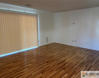 2513 Lighthouse Lane - Photo Thumbnail 3