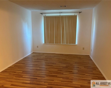 2513 Lighthouse Lane - Photo Thumbnail 8