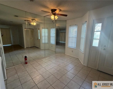 2513 Lighthouse Lane - Photo Thumbnail 5