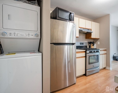 6142 Cedar Court - Photo Thumbnail 5