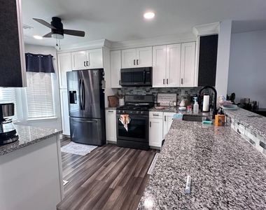 23 Washington Court - Photo Thumbnail 2