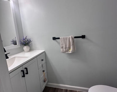 23 Washington Court - Photo Thumbnail 8