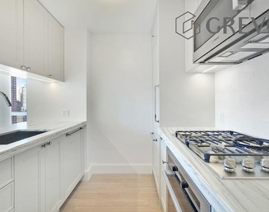 389 E 89th Street - Photo Thumbnail 2