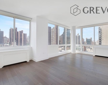 389 E 89th Street - Photo Thumbnail 3