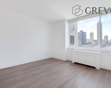 389 E 89th Street - Photo Thumbnail 4