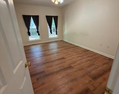 211 Dogwood Avenue - Photo Thumbnail 9