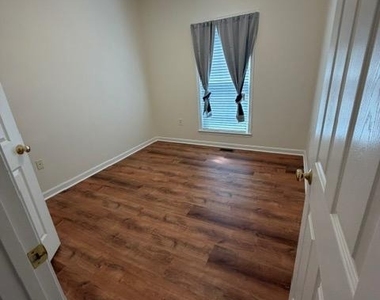 211 Dogwood Avenue - Photo Thumbnail 15