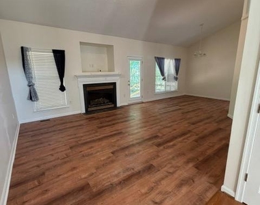211 Dogwood Avenue - Photo Thumbnail 5