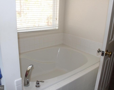 211 Dogwood Avenue - Photo Thumbnail 8
