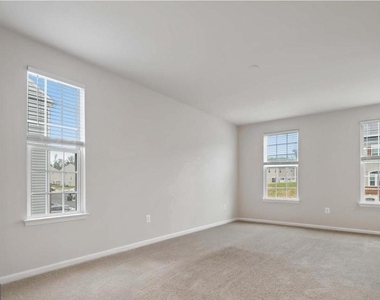 716 River Crest Way - Photo Thumbnail 15