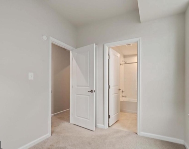 716 River Crest Way - Photo Thumbnail 5