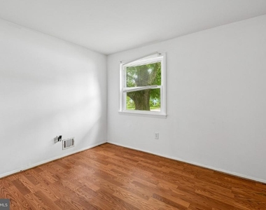 13911 Mapledale Avenue - Photo Thumbnail 15