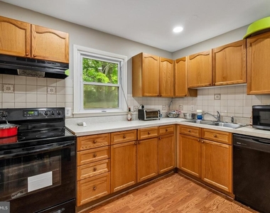 13911 Mapledale Avenue - Photo Thumbnail 4