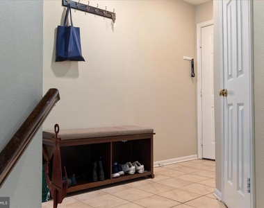 664 Gateway Drive Se - Photo Thumbnail 2