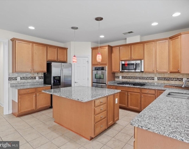 43527 Loudoun Barn Way - Photo Thumbnail 5