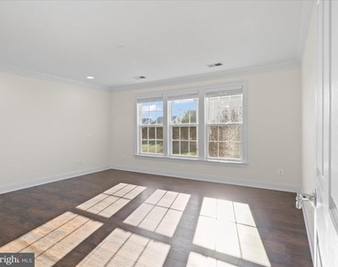 43527 Loudoun Barn Way - Photo Thumbnail 8