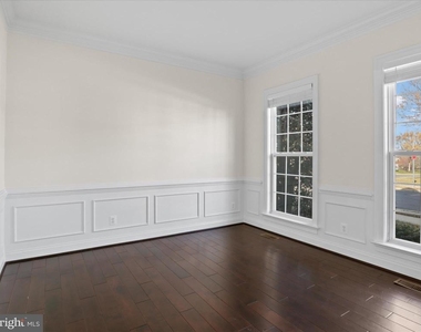 43527 Loudoun Barn Way - Photo Thumbnail 2
