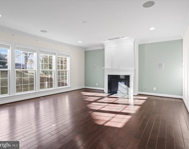 43527 Loudoun Barn Way - Photo Thumbnail 4