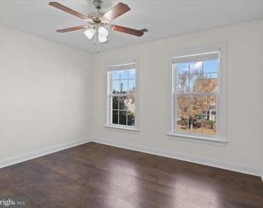 43527 Loudoun Barn Way - Photo Thumbnail 14