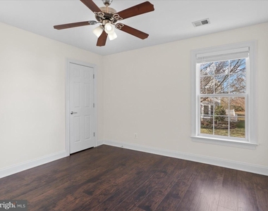 43527 Loudoun Barn Way - Photo Thumbnail 11