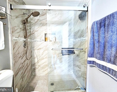 6902 Villa Del Rey Court - Photo Thumbnail 22