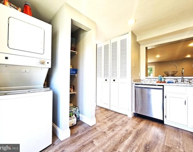 6902 Villa Del Rey Court - Photo Thumbnail 3