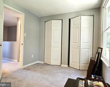 6902 Villa Del Rey Court - Photo Thumbnail 10