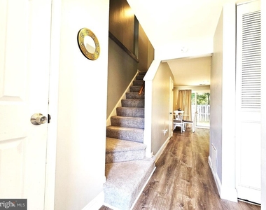 6902 Villa Del Rey Court - Photo Thumbnail 1