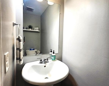 6902 Villa Del Rey Court - Photo Thumbnail 6