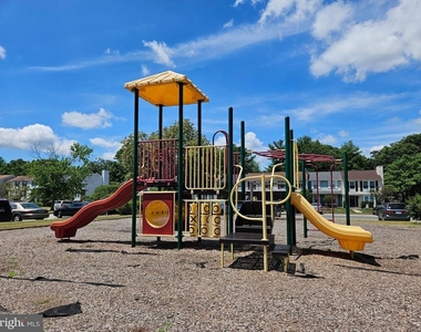 6902 Villa Del Rey Court - Photo Thumbnail 30