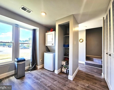 6902 Villa Del Rey Court - Photo Thumbnail 4