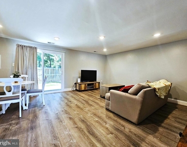 6902 Villa Del Rey Court - Photo Thumbnail 25