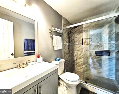6902 Villa Del Rey Court - Photo Thumbnail 20