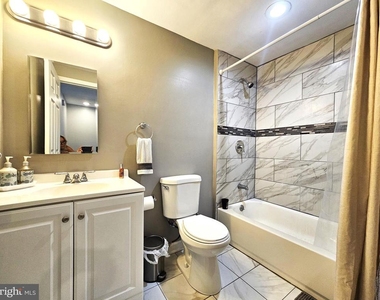 6902 Villa Del Rey Court - Photo Thumbnail 12