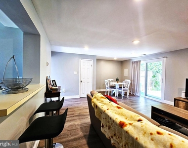 6902 Villa Del Rey Court - Photo Thumbnail 24