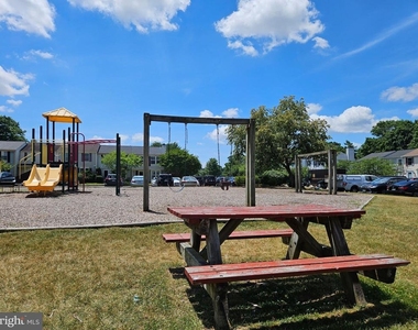 6902 Villa Del Rey Court - Photo Thumbnail 31