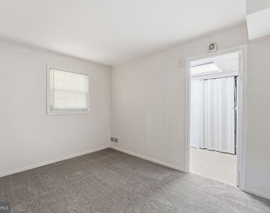 8609 Woodview Drive - Photo Thumbnail 19