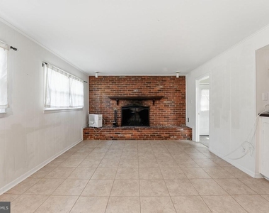 8609 Woodview Drive - Photo Thumbnail 6