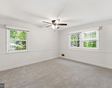 8609 Woodview Drive - Photo Thumbnail 10