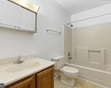 830 Locust Street - Photo Thumbnail 8