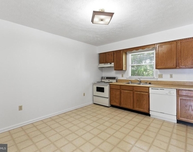 830 Locust Street - Photo Thumbnail 5