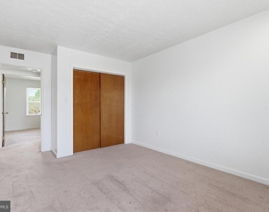 820 Locust Street - Photo Thumbnail 12