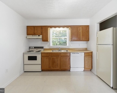 820 Locust Street - Photo Thumbnail 6