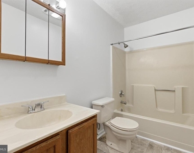 820 Locust Street - Photo Thumbnail 10