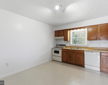 820 Locust Street - Photo Thumbnail 7