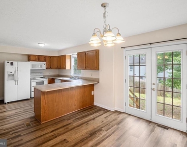206 Emily Lane - Photo Thumbnail 3