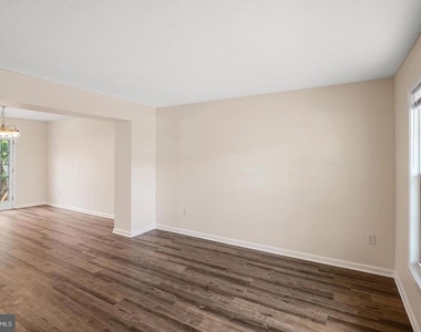 206 Emily Lane - Photo Thumbnail 5