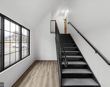 380 Broadview Avenue - Photo Thumbnail 15