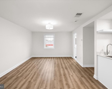 380 Broadview Avenue - Photo Thumbnail 6