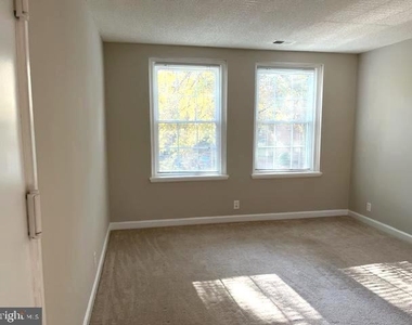 2983 S Columbus Street - Photo Thumbnail 2